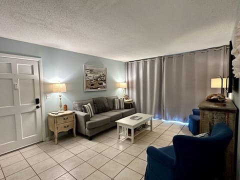 SSI Retreat - Ocean Walk 2BR/2BA Condo - Sleeps 6