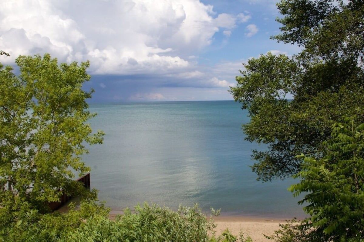 Rustic 2 BR, 1 Bath Cottage With Private Association Beach Access To Lake Huron
