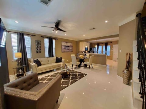 Luxury Executive Townhouse ! image 3