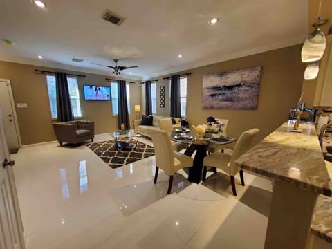 Luxury Executive Townhouse ! image 5