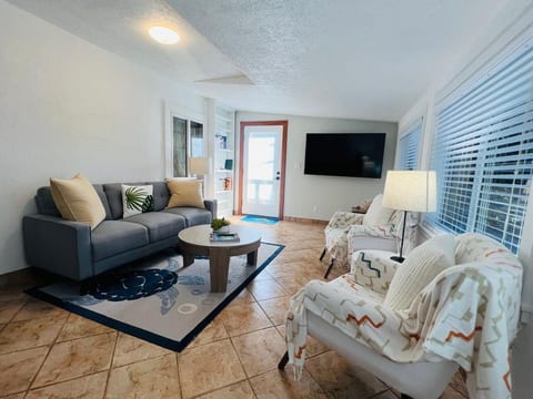 Grand Cayman Beachfront Villa | Private Pool, Beach Access & Kayaks