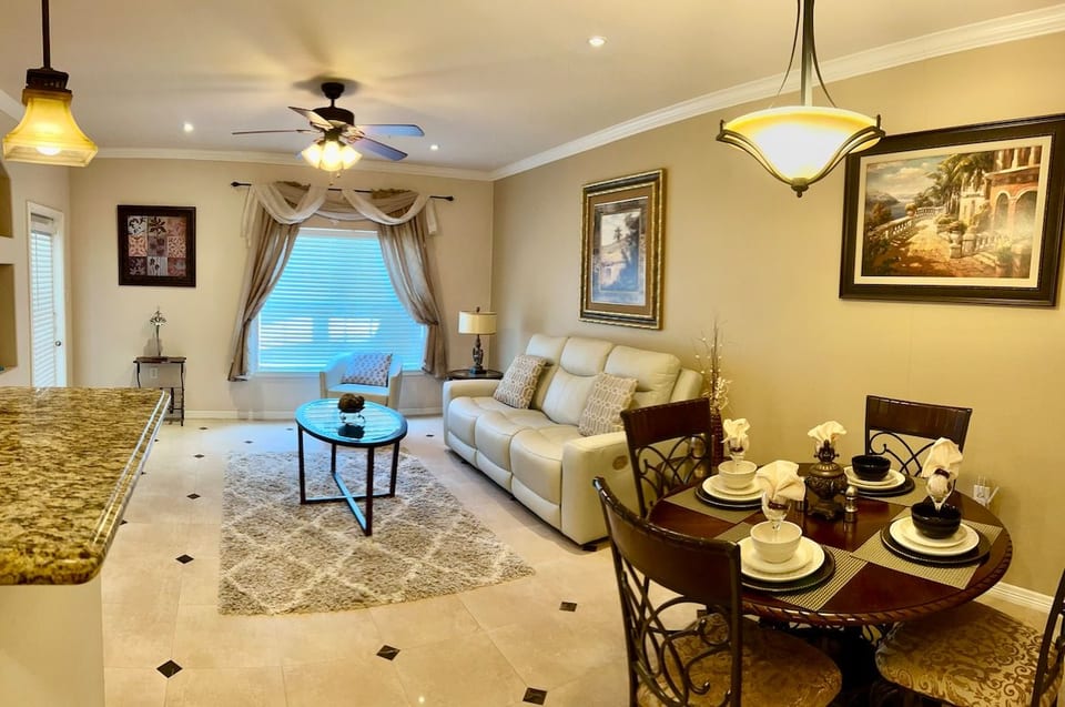 Beautiful Condo 1b/1b League City Tx. image 1