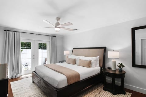 Spacious bedroom, king size bed with en-suite and patio access
