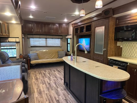 Christmas Camper 1