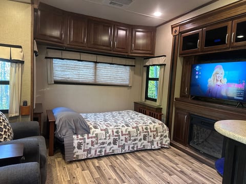 Christmas Camper 1