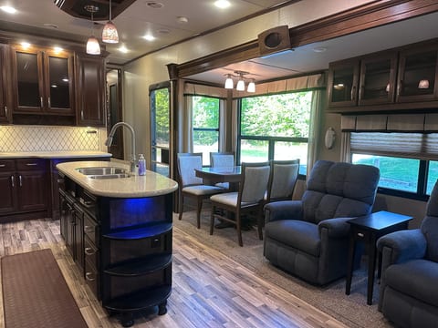 Christmas Camper 1