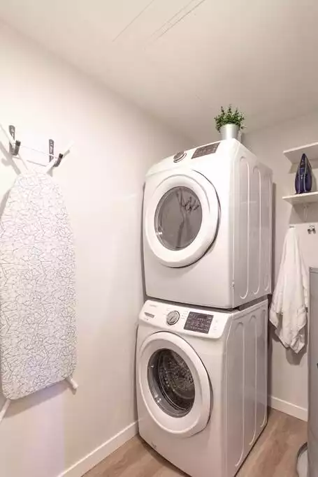 the-knox-downtown-modern-condo-w-2-private-br/