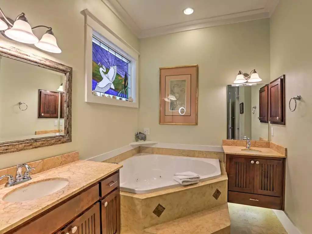 Sink into a relaxing soak in the jetted tub. - 5 Bd sleeps 14 Heated Pool, Hot Tub & Golf Cart - Santa Rosa Beach