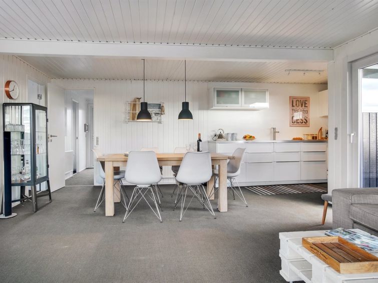 "Kiina" - 100m from the sea