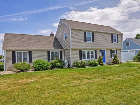 Great Home, Free Beach Parking, Wife Will Love IT!
