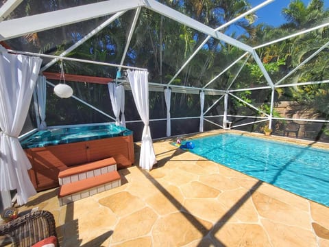 HEATED Swimming Pool & Deluxe Hot Tub {100% Privacy with Drapes & Roll-Down Shades}