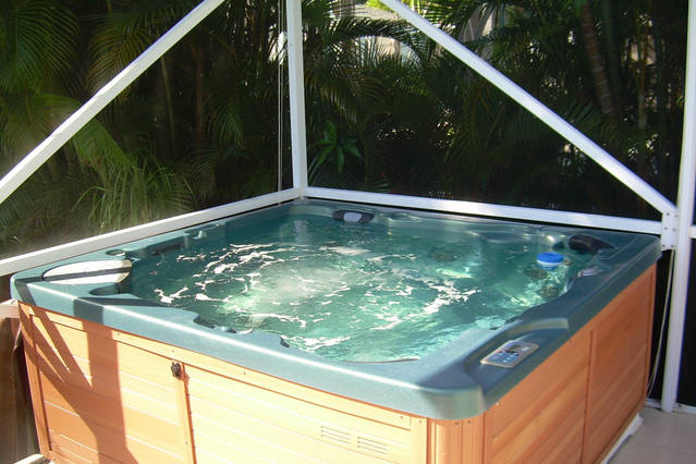 2-bedroom-tropical-suite-w-heated-pool-hot-tub/