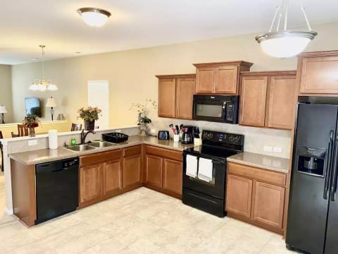 Quiet and Beautiful House in a WONDERFUL location!