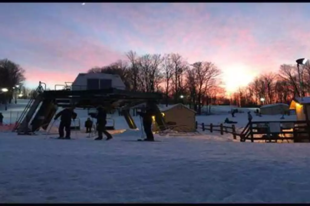 Lark Lodge - Poconos chalet near lake, pool, ski - Lake Ariel