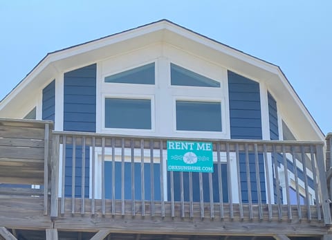 Beautiful new siding, windows and doors in 2023. Ye Scurvy Sea Dog located in Nags Head. Panoramic ocean views!
