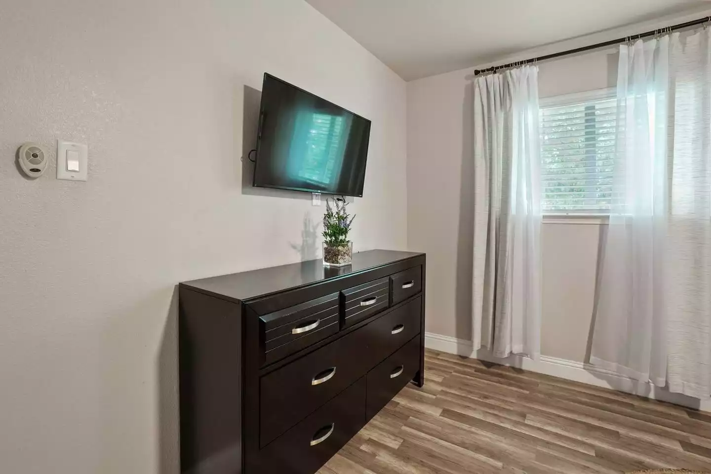 Curl up in the second queen bedroom and watch your favorite movie or series. Curl up in the second queen bedroom and watch your favorite movie or series. - The Coastal Breeze - Keller
