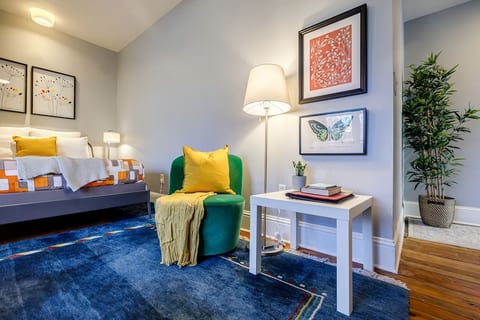 Carriage House Studio w/parking ! -Juniper