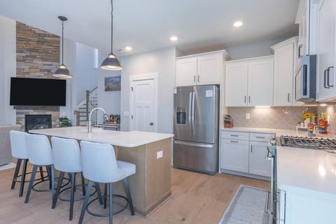 Elegant New Home in Clemson 4 miles to University
