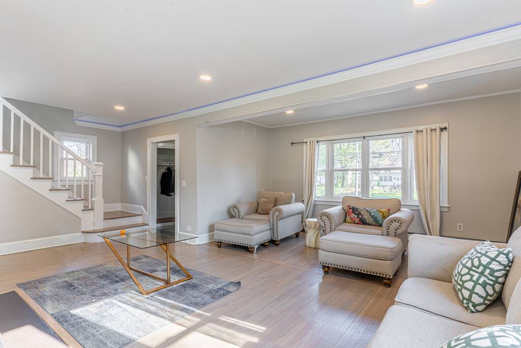 Spacious living room with fireplace - FEN:Private home in Downtown Stamford/Pet Friendly - Stamford