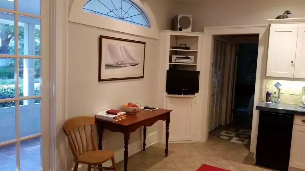 Inside Surprise Landing Cottage Inside Surprise Landing Cottage - Surprise Landing Cottage Fairhope - Fairhope