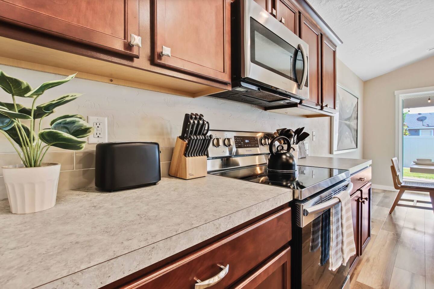 the-meridian-manor-or-private-4-bedroom-home/