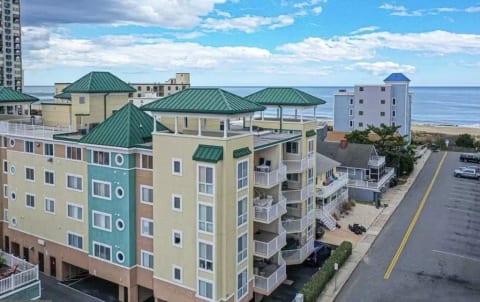 Fantastic Ocean Block Condo with Ro