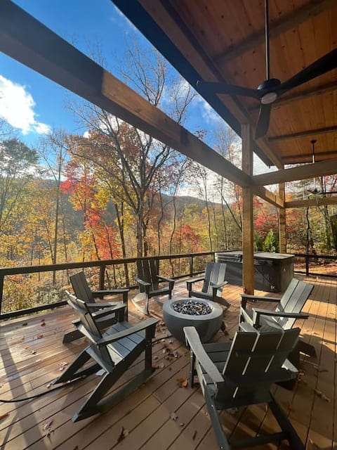 CAPER Treehouse: hike to Black Rock HOT TUB VIEWS!