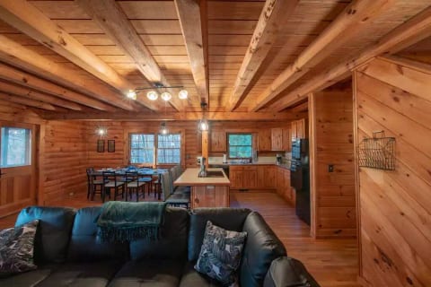 Comfy Cabin easy to Asheville w/❤ Views, Fast Wifi