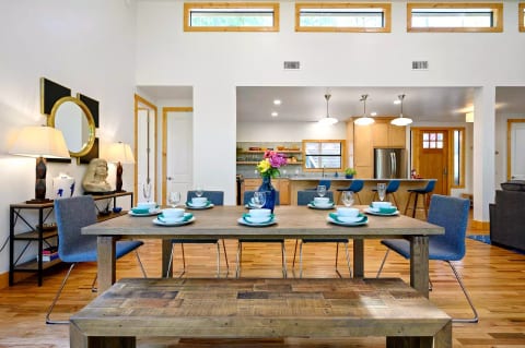 Open kitchen & dining space