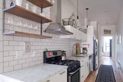 Renovated 1BR Penthouse Oasis In Brownstone