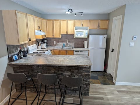 Mountain Getaway | Ski In/Out | Hot Tub | Sleeps 8
