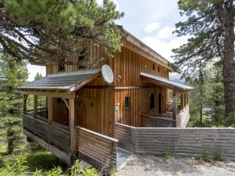 #4 mit IR-Sauna & Sprudelwanne innen