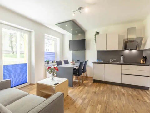 für 4 P. mit IR-Sauna & Sprudelwanne