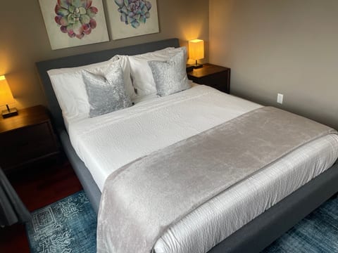 Super comfy queen size bed