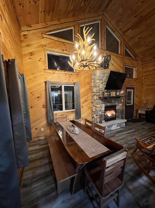 3 Bedroom Cabin Hocking Hills Logan Ohio w Hot Tub Logan