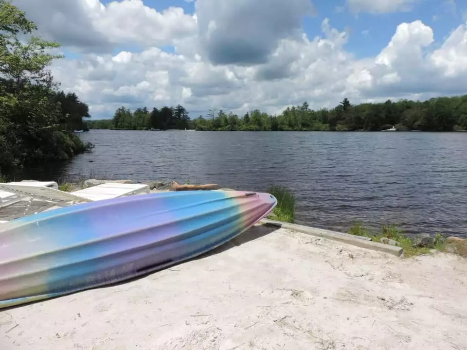 Lake Naomi Lakefront | ScatterJoy - Pocono Pines