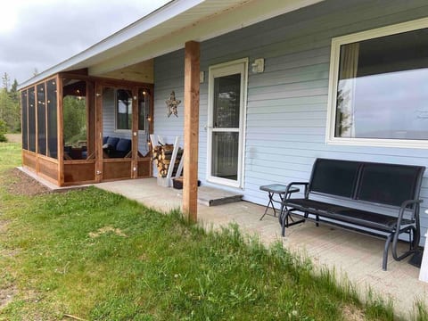 Private beachfront house / Chalet sur plage privée