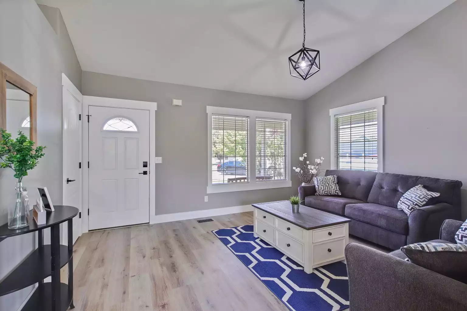 revamped-gem-in-the-heart-of-nampa-unwind-in-style/