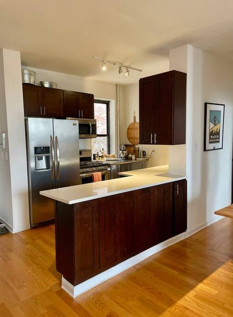 Beautiful Brooklyn One-Bedroom with City Views