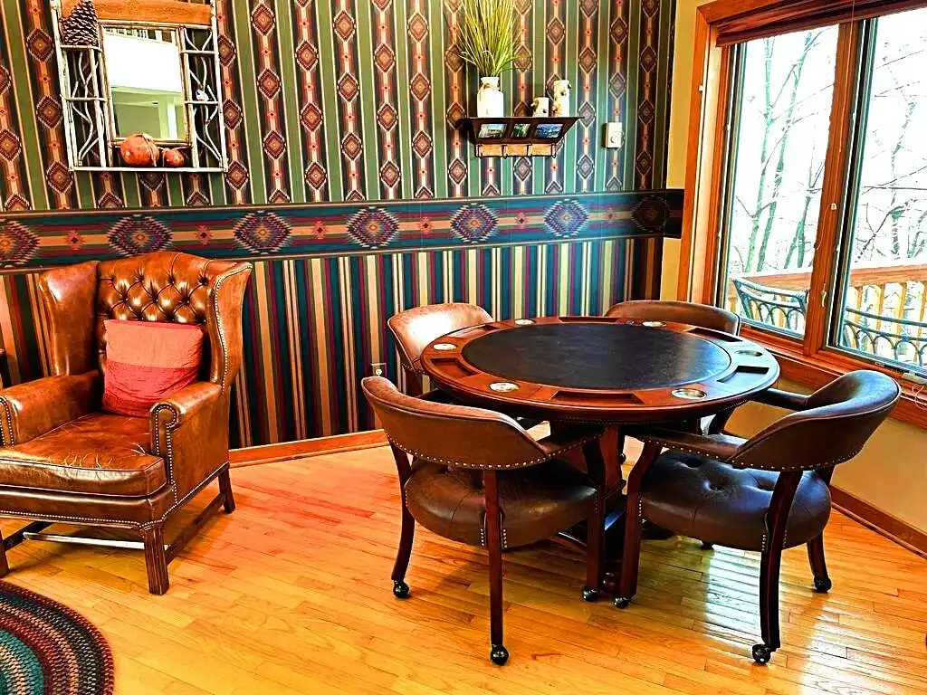 We provide poker chips, decks of playing cards and other board / card games We provide poker chips, decks of playing cards and other board / card games - Wildbriar - Wintergreen