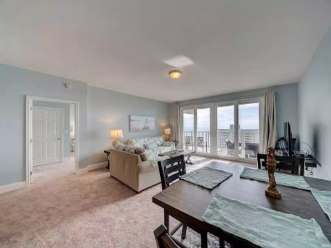 Laketown Wharf Unit 1212