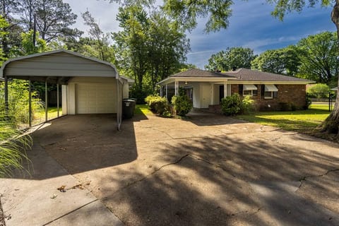 Centrally located 2 bed 1.5 bath entire house