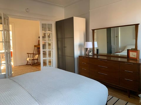 Sunny private suite in CarrollGardens townhouse