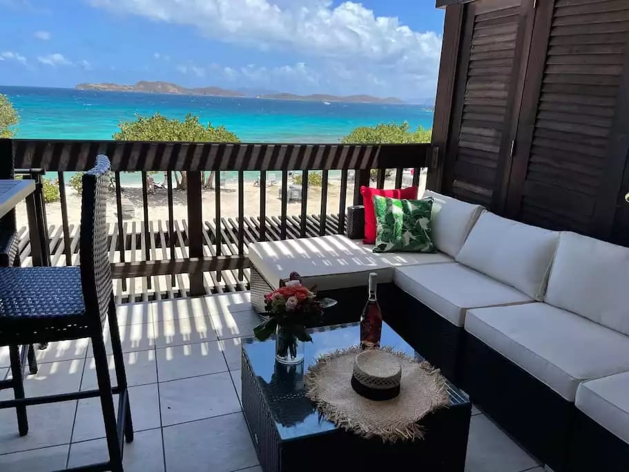 Évasion en bord de mer rénovée sur Sapphire Beach - East End