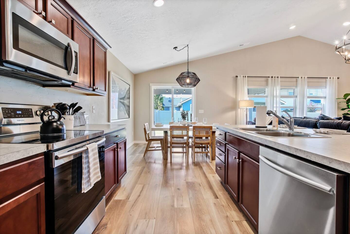 the-meridian-manor-or-private-4-bedroom-home/