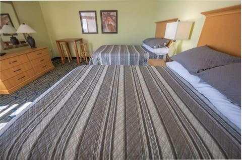 2 Queen Beds