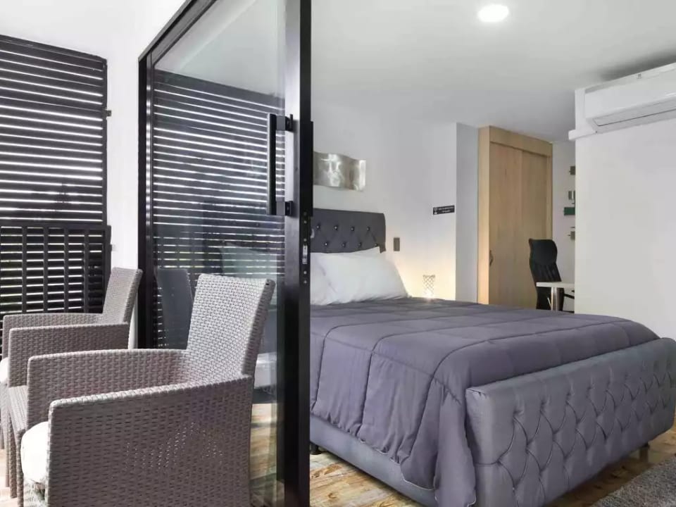 Bedroom/Balcony