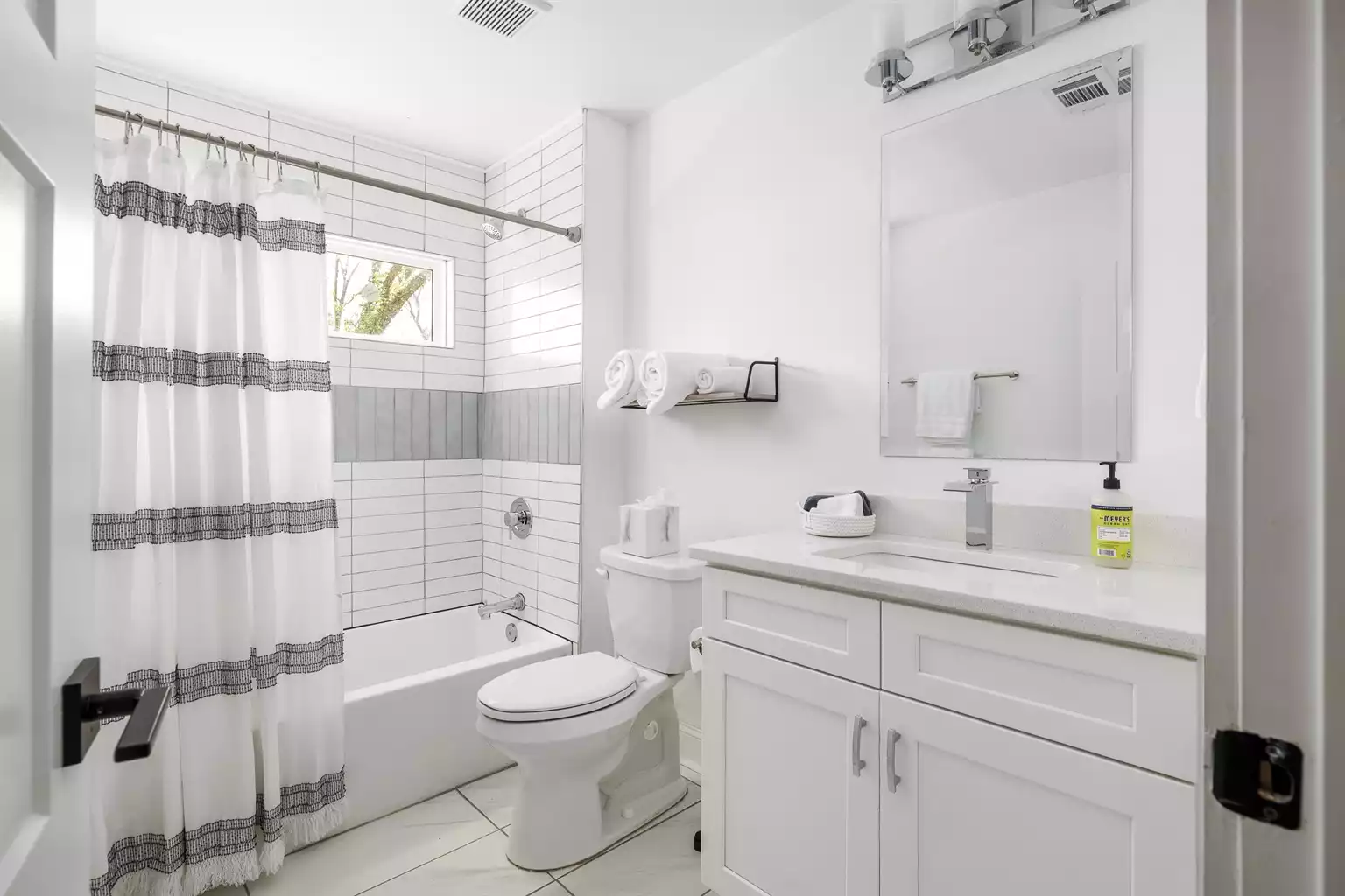 Bathroom #3, upstairs Bathroom #3, upstairs - Best View GA - Atlanta