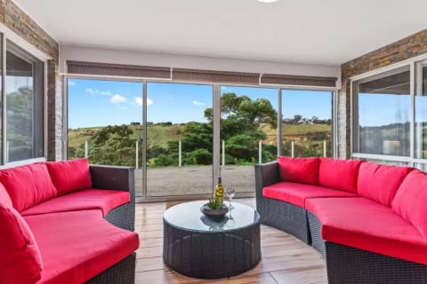 Bulla Hill - 6 Bdrm home near Melbourne Airport