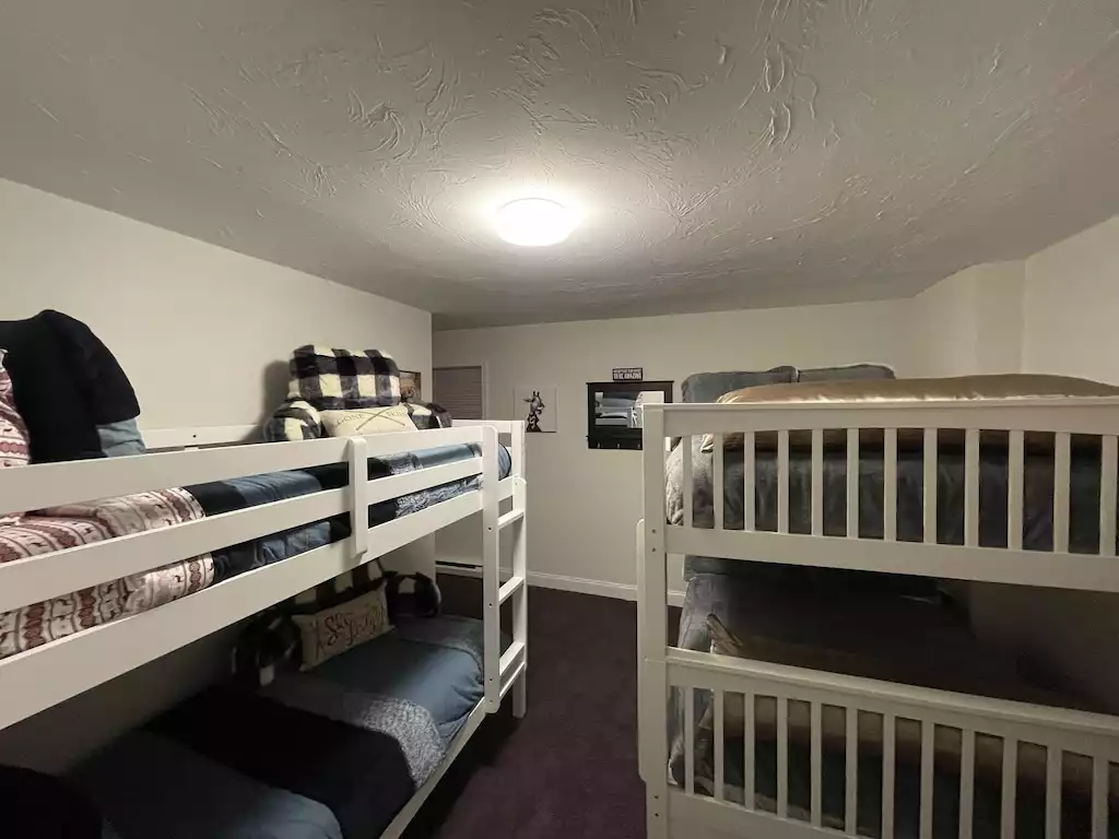 Bunk bedroom has two twins and two full bunks! Bunk bedroom has two twins and two full bunks! - NEWLY REMODELED FOUR BEDROOM CONDO - Greene County